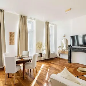 Appartement Luxueux Proche De Gare Du Midi, à Côté Du Centre, Bruxelles