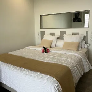 Lady Laying Appartement Le Diamant