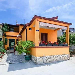https://apartmani-petunia.in-istria.net